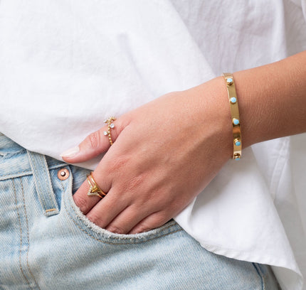 Pulsera de Brazalete Aqua con Acabado Dorado