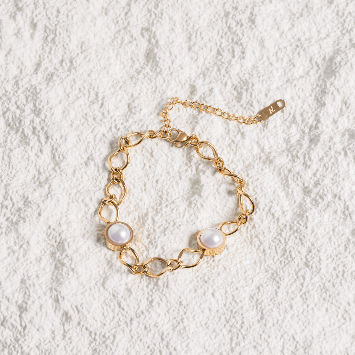 Pulsera de Oro con Colgante de Perla Cora