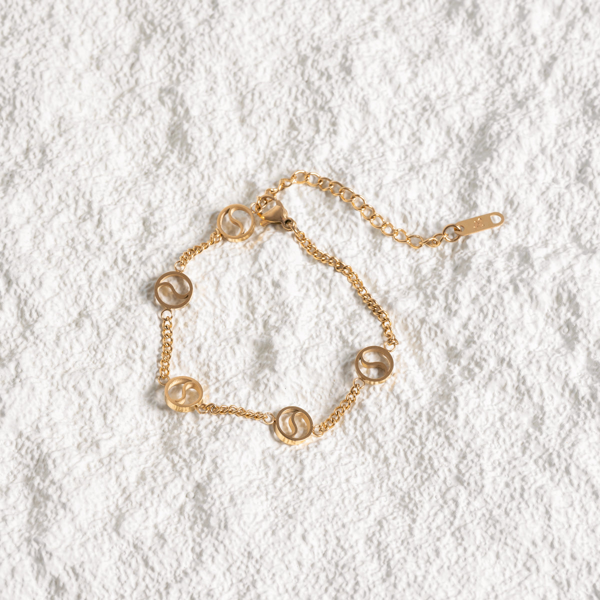 Pulsera de Oro con Colgante Serra