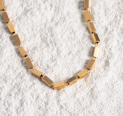 Collar de Cadena Rectangular en Color Oro