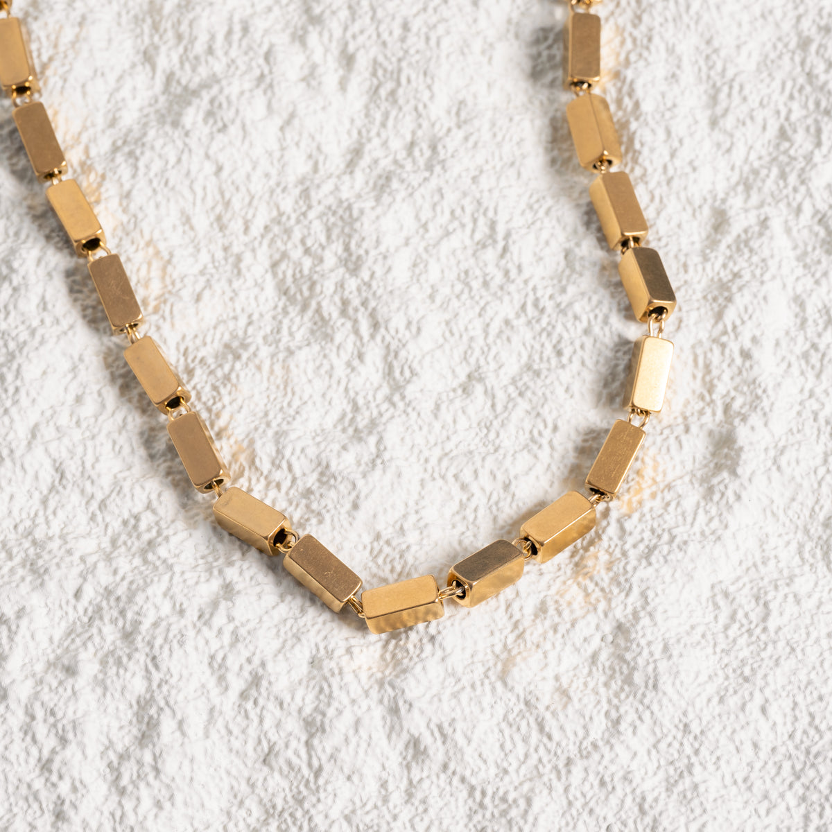 Collar de Cadena Rectangular en Color Oro