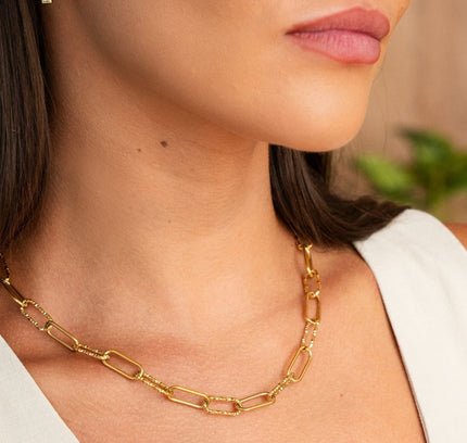 Collar de Cadena Rígida en Color Oro