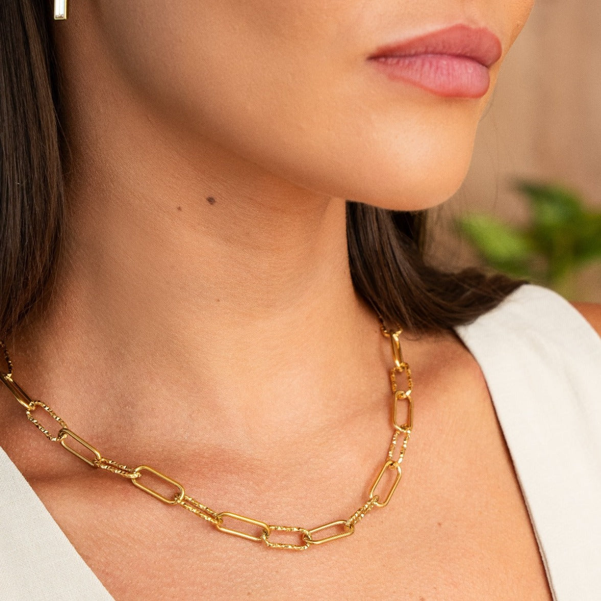 Collar de Cadena Rígida en Color Oro