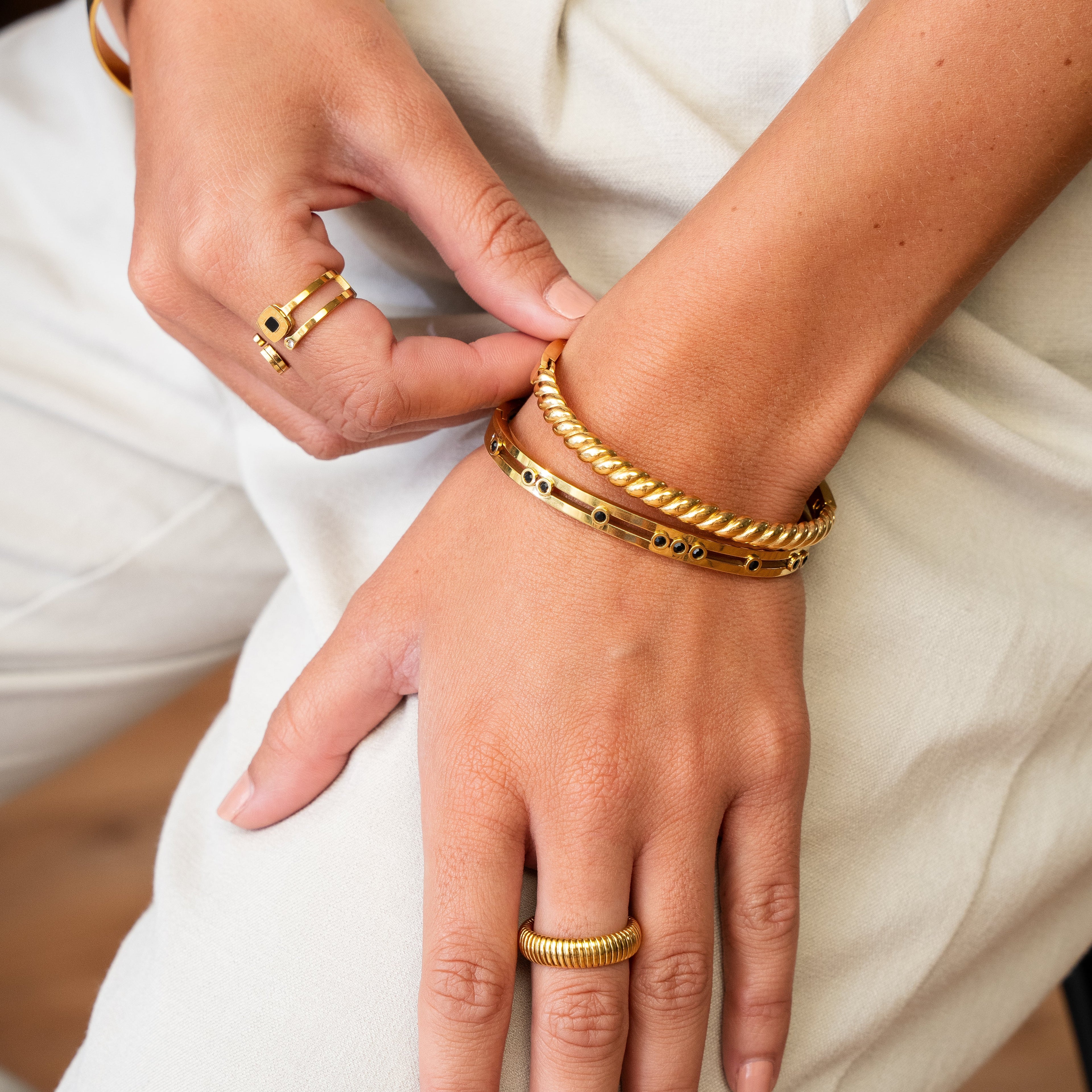 Pulsera Bangle Croissant - Color Dorado