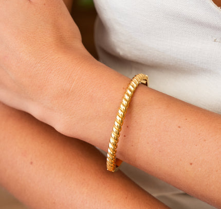 Pulsera Bangle Croissant - Color Dorado