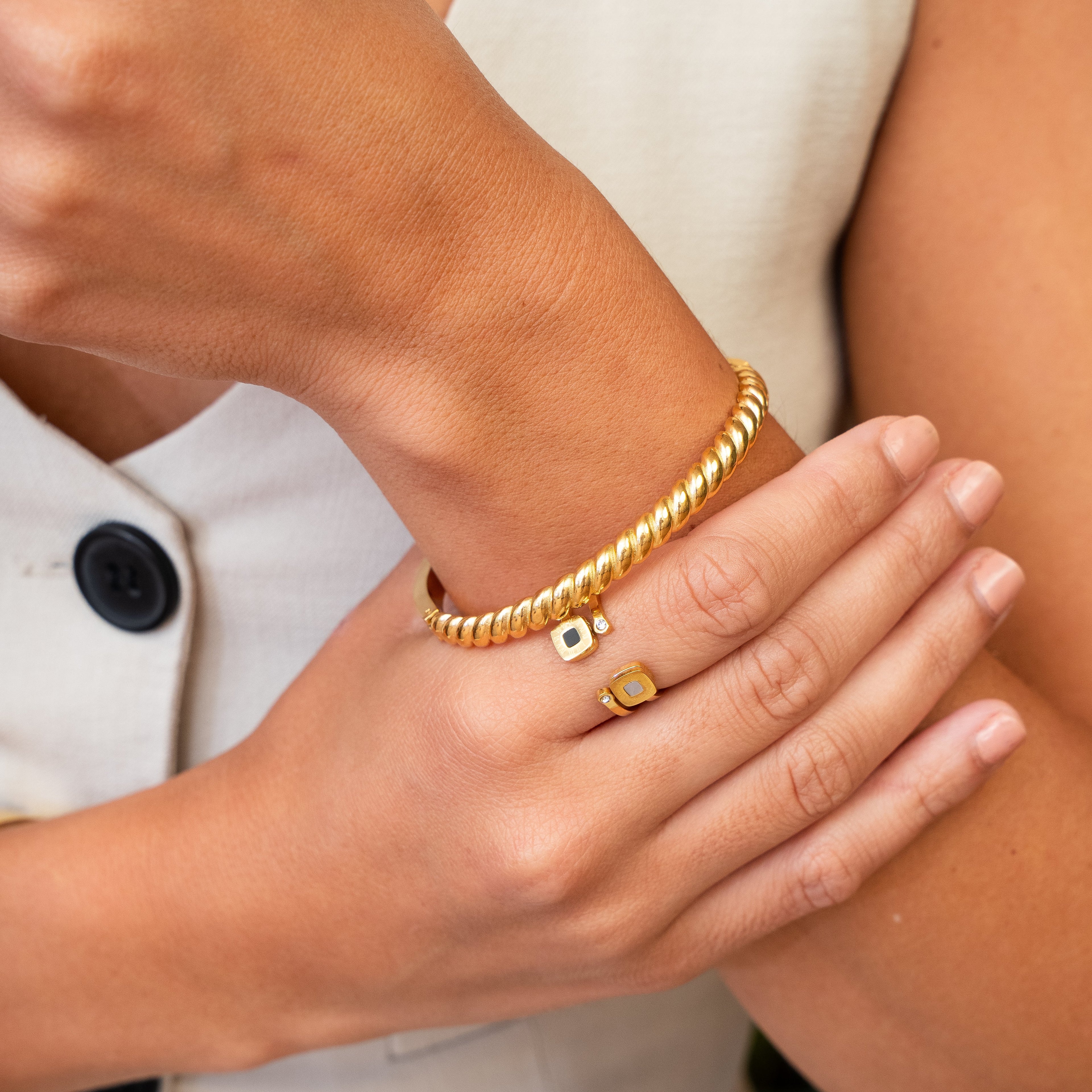 Pulsera Bangle Croissant - Color Dorado