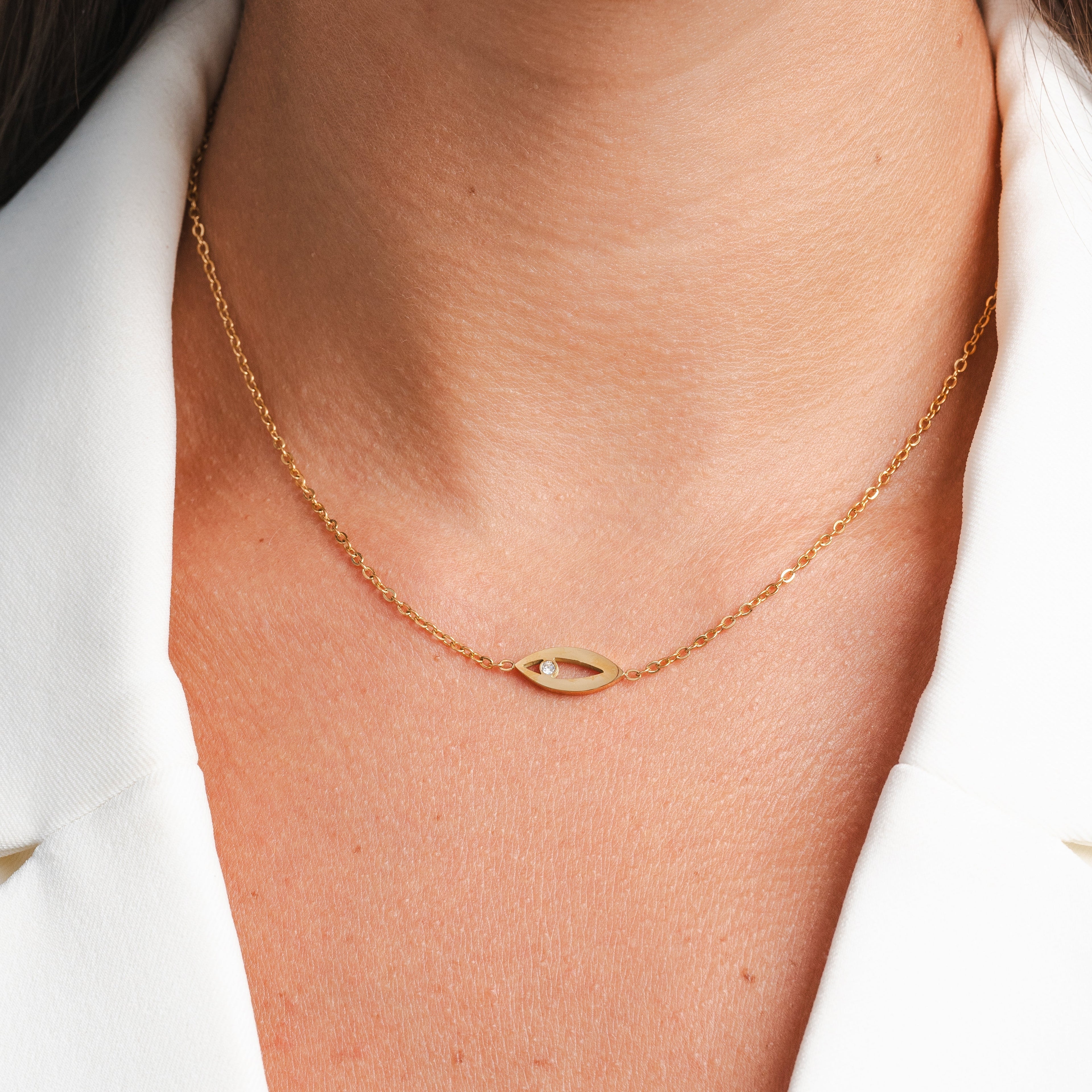 Oro Collar con Colgante de Ojo de Piedra
