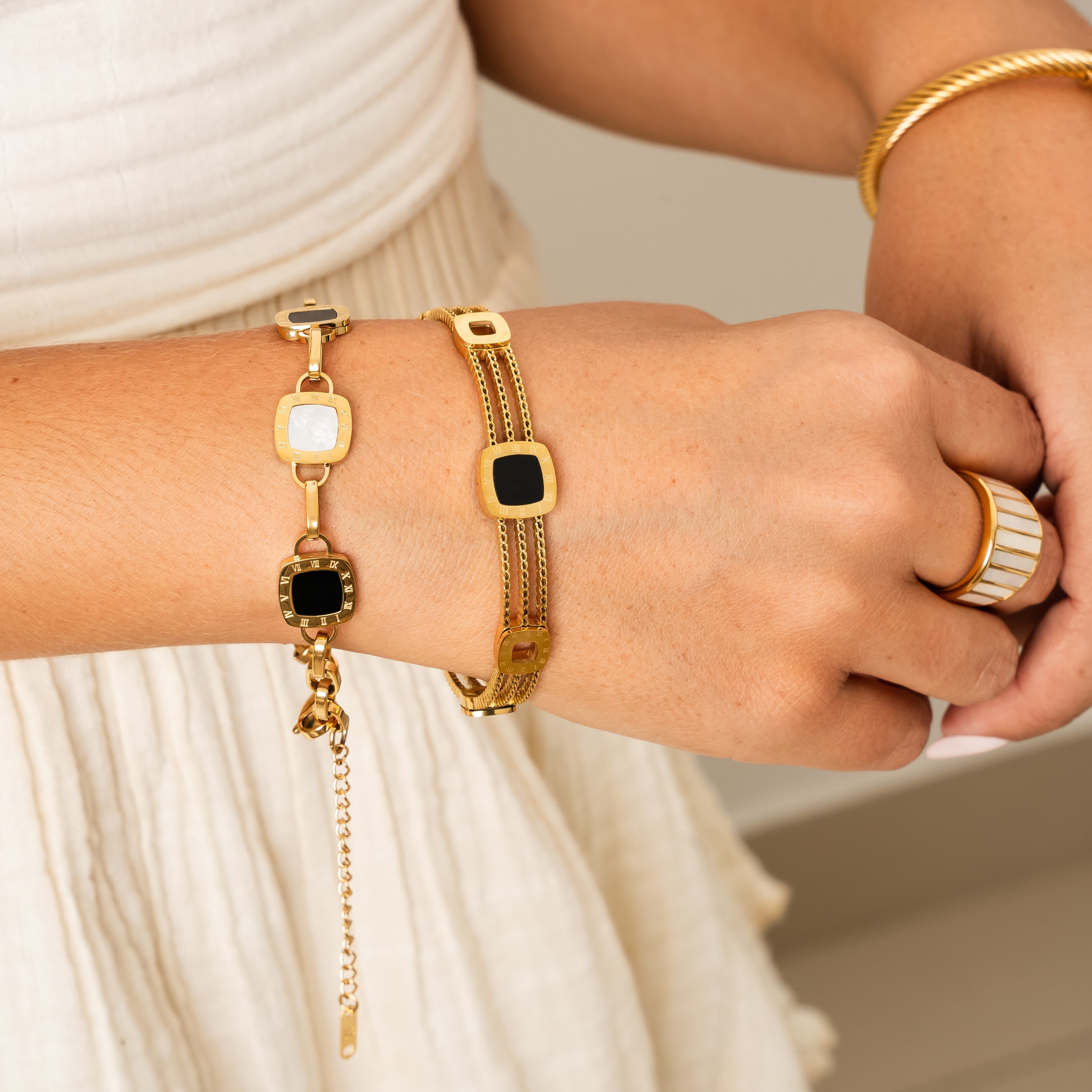 Pulsera Monocromática de Cadena con Clip - Color Oro