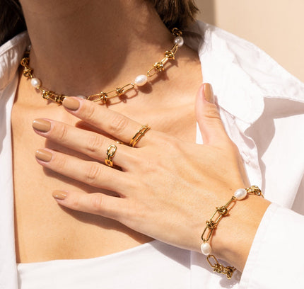 Pulsera de Cadena con Nudos y Perlas - Color Oro