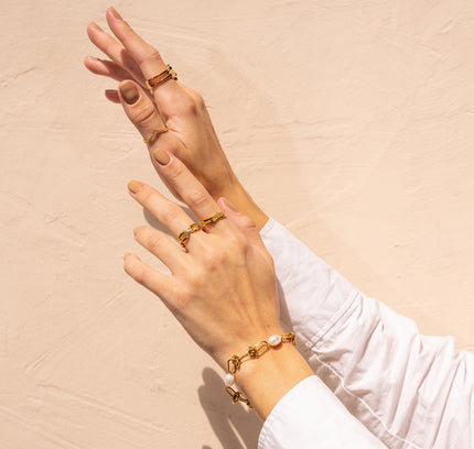 Pulsera de Cadena con Nudos y Perlas - Color Oro