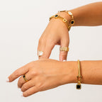 Pulsera de Ónix Cuadrado con Detalles Dorados
