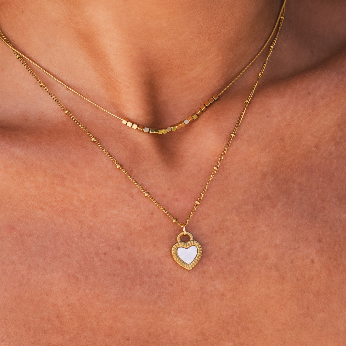 Collar de Capas con Corazón de Mármol - Color Dorado