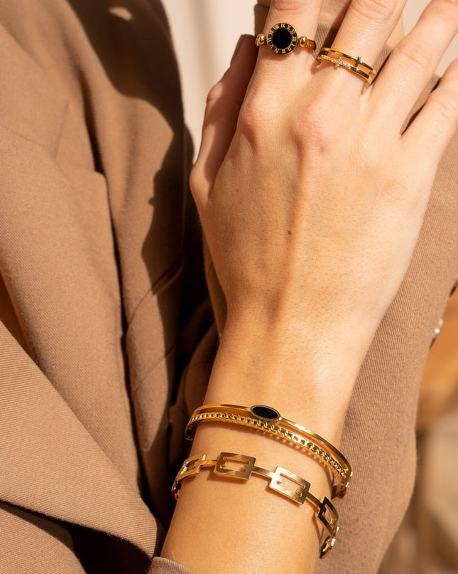 Brazalete Dorado de Ónix Ovalado en Capas