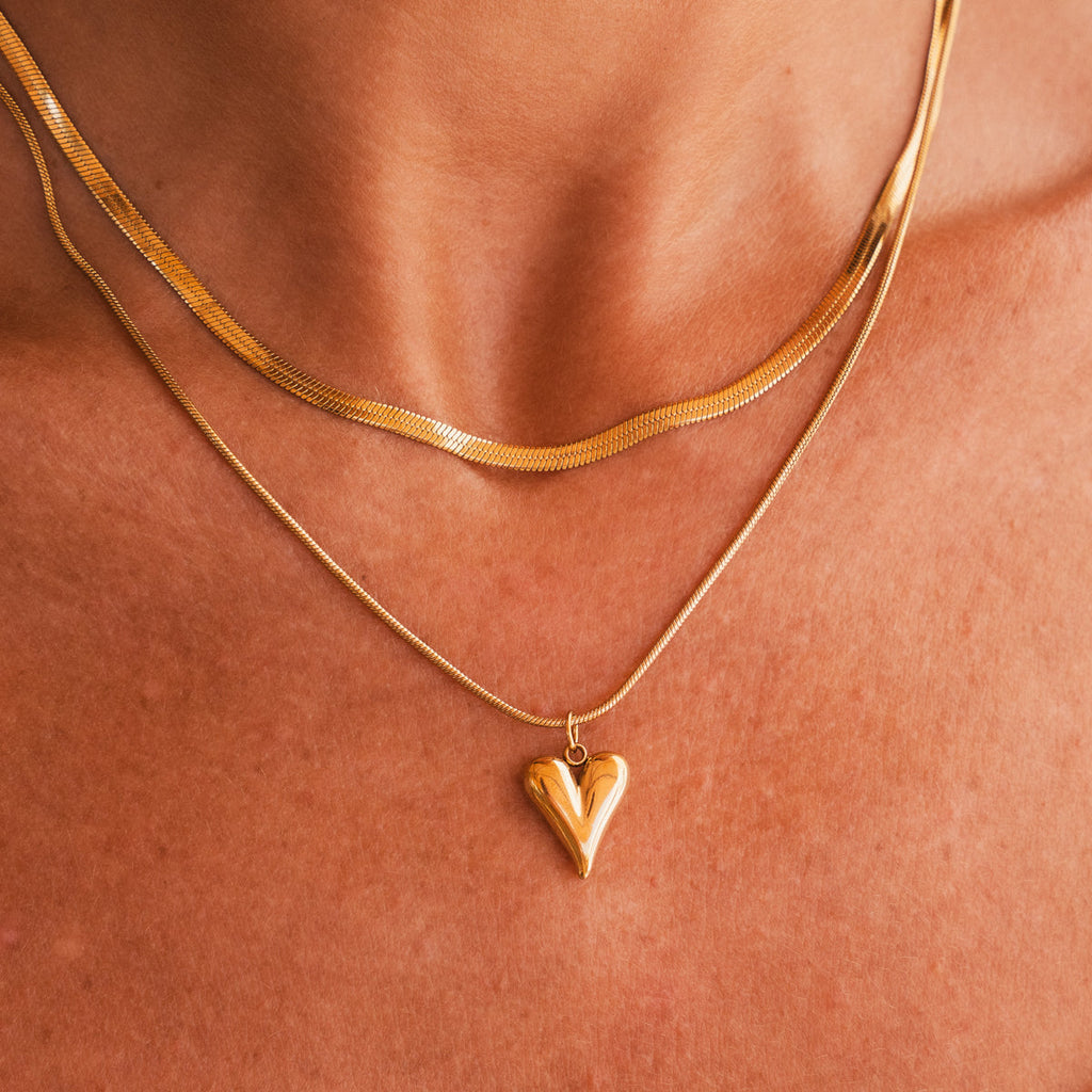 Collar Corazón Esculpido en Oro