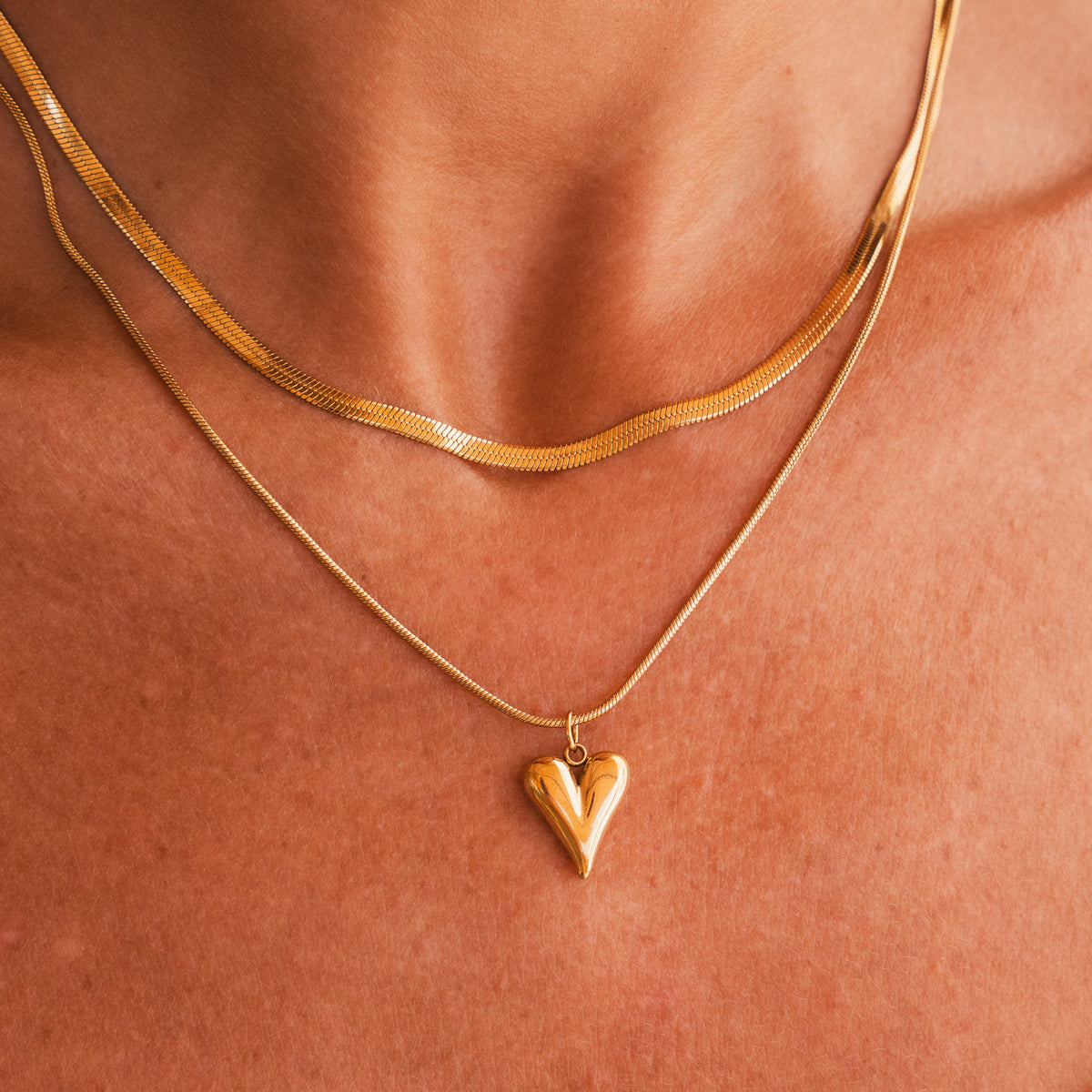 Collar Corazón Esculpido en Oro