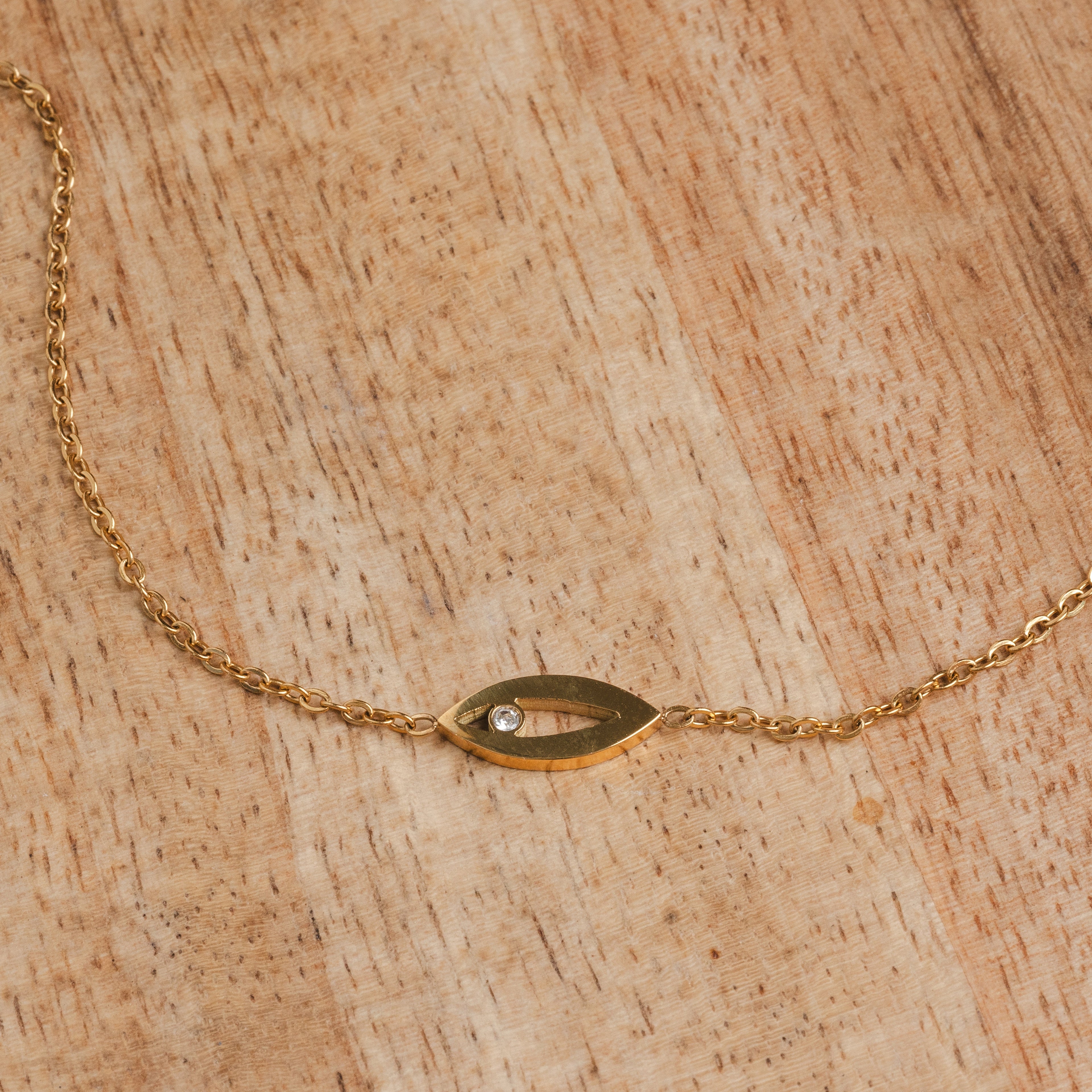 Oro Collar con Colgante de Ojo de Piedra