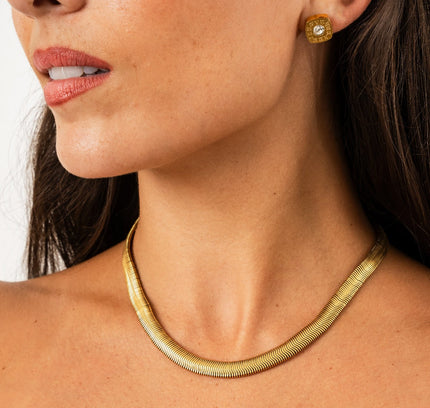 Collar Dorado de Cadena de Serpiente con Cierre