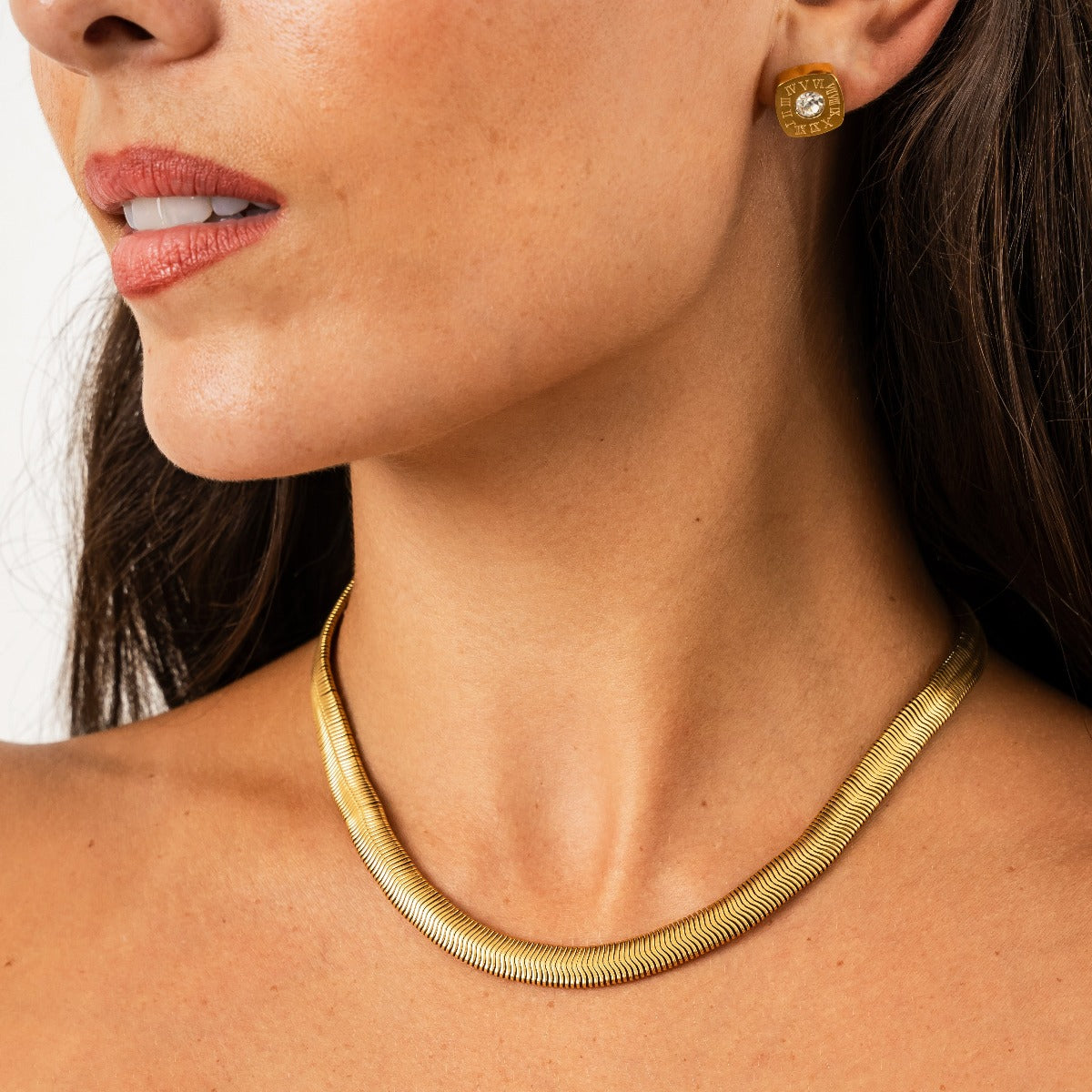 Collar Dorado de Cadena de Serpiente con Cierre