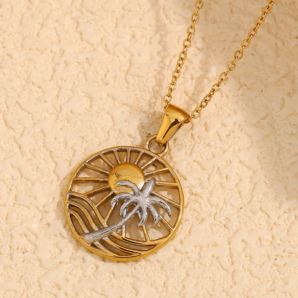 Collar de Acero Inoxidable con Colgante de Sol y Palma Chapado en Oro