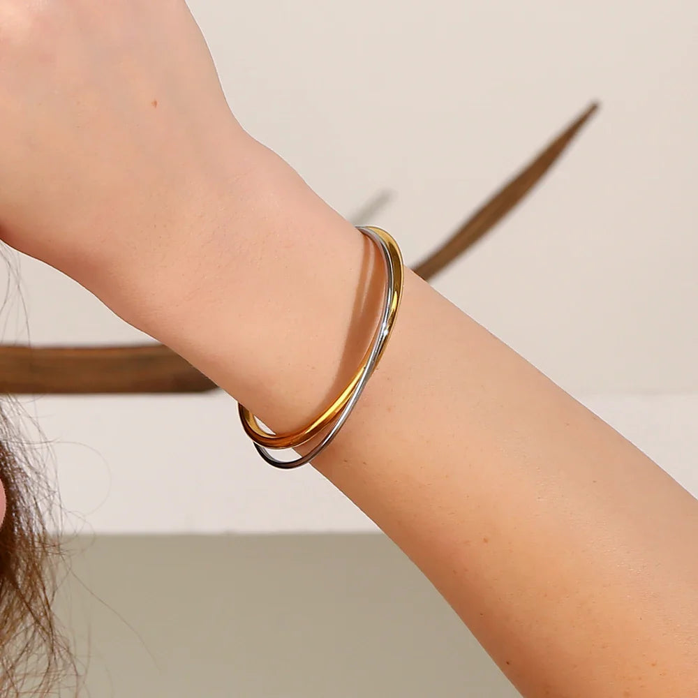 Brazalete Minimalista de Doble Línea en Acero Inoxidable