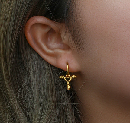 E.B.belle-pendientes asimétricos con cerradura de corazón de Cupido y ángel, aretes pequeños Huggies, aretes colgantes de acero inoxidable a la moda