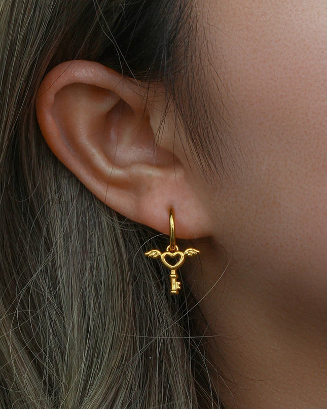 E.B.belle-pendientes asimétricos con cerradura de corazón de Cupido y ángel, aretes pequeños Huggies, aretes colgantes de acero inoxidable a la moda
