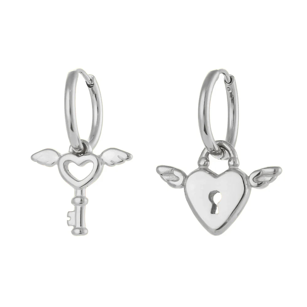 Pendientes Asimétricos con Cerradura de Corazón y Ángel