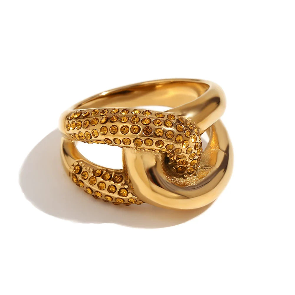 Anillo Dorado de Estilo Trenzado con Circón y Flores