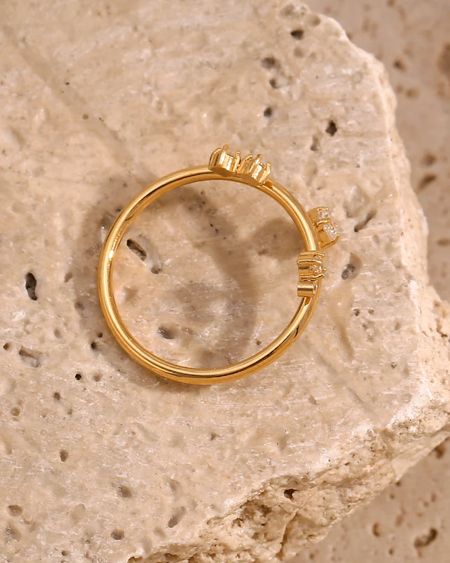 E.B.belle nuevo anillo de corona de diamantes de imitación blanco sin deslustre joyería de acero inoxidable hipolergénica chapada en oro de 18k para mujeres y niñas