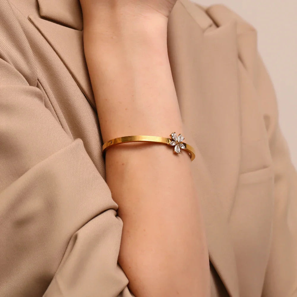 Pulsera de Flores con Diamantes de Imitación - Acero Inoxidable Chapado en Oro