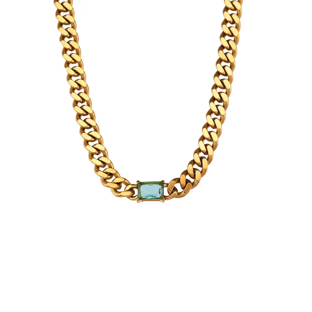 Elegante Collar con Colgante de Circón y Cadena Dorada
