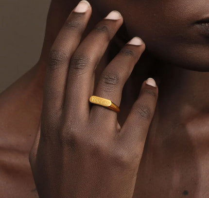E.B.belle Anillo minimalista chapado en oro de 18 quilates "You can", resistente al agua, hipoalergénico, de acero inoxidable, joyería de moda para mujer