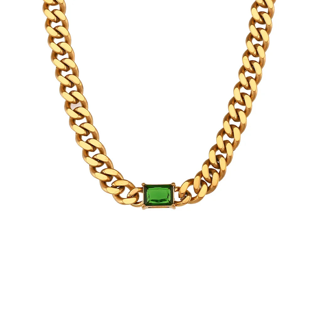 Elegante Collar con Colgante de Circón y Cadena Dorada