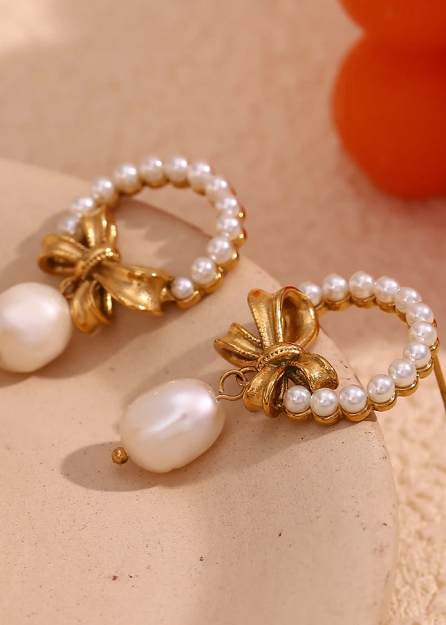 E.B.belle-collar con colgante de lazo de perlas y borlas, decoración chapada en oro de 18K, impermeable, joyería de acero inoxidable 316L