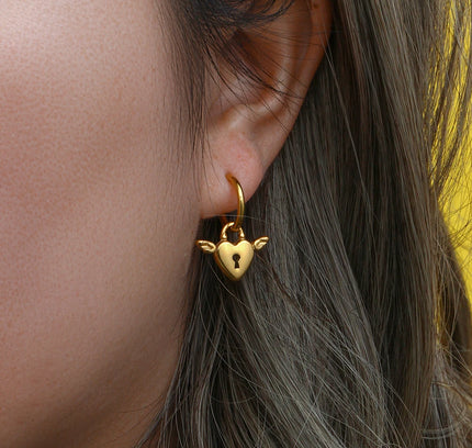 E.B.belle-pendientes asimétricos con cerradura de corazón de Cupido y ángel, aretes pequeños Huggies, aretes colgantes de acero inoxidable a la moda
