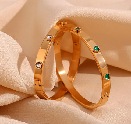 E.B.belle Pulsera con cierre de circonita en forma de corazón, pulsera hipoalergénica chapada en oro de 18 quilates para mujer, brazaletes de acero inoxidable 316L, joyería