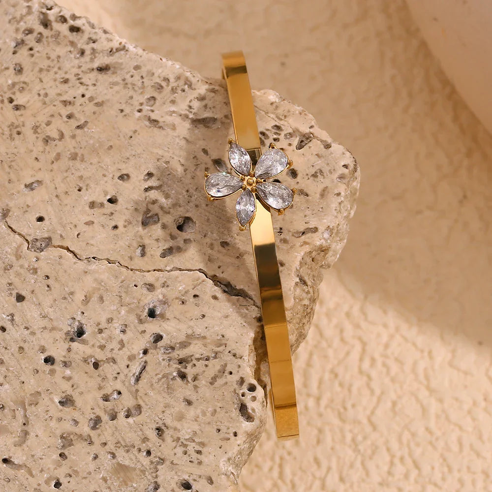Pulsera de Flores con Diamantes de Imitación - Acero Inoxidable Chapado en Oro