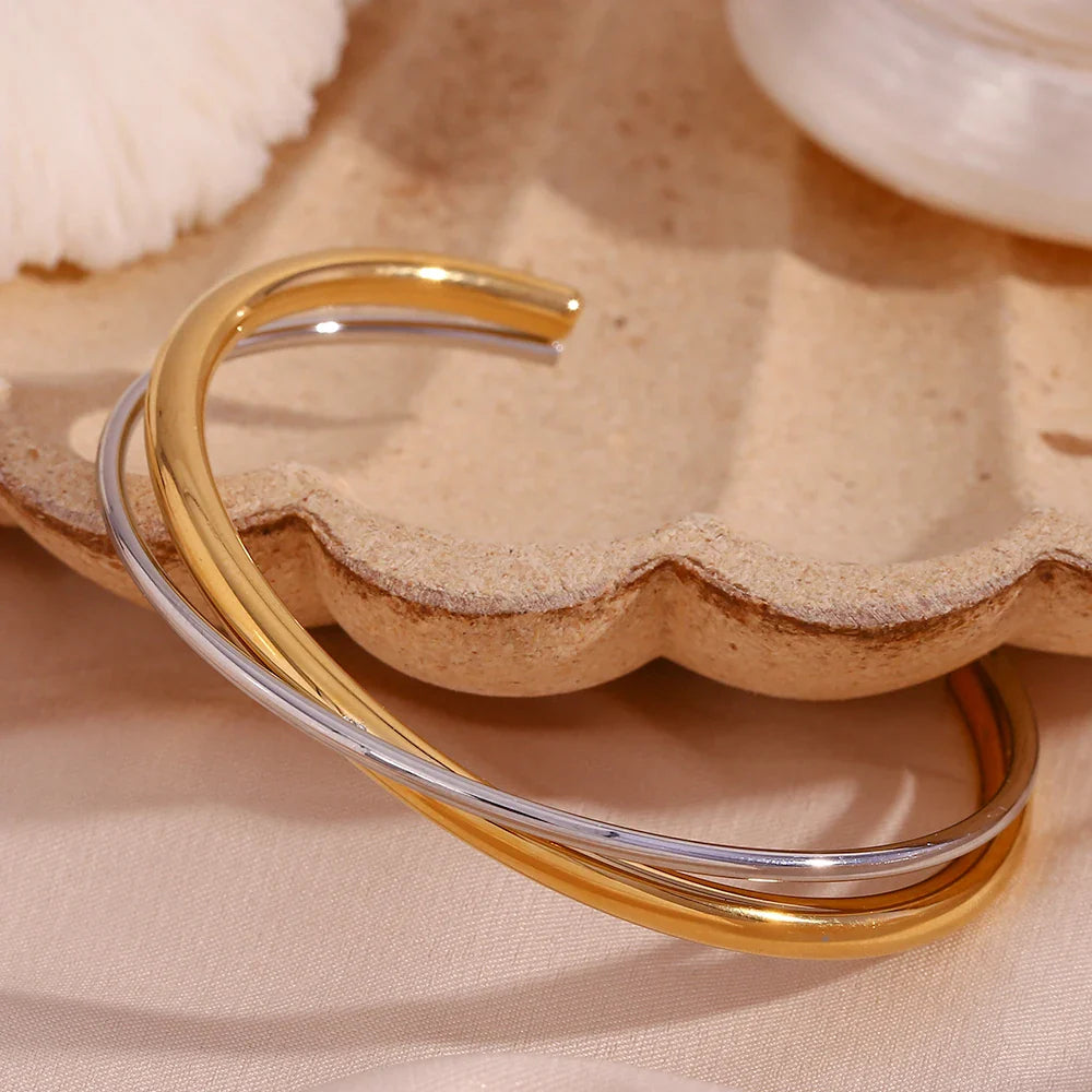 Brazalete Minimalista de Doble Línea en Acero Inoxidable