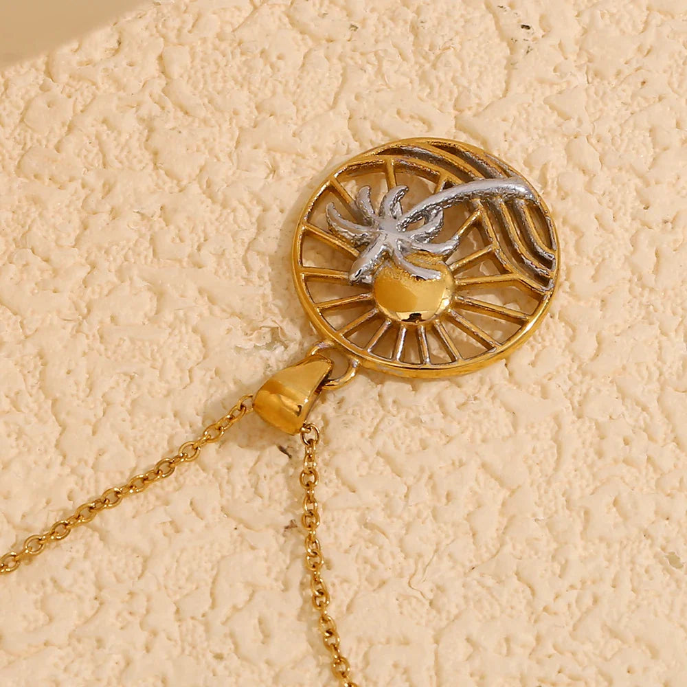 Collar de Acero Inoxidable con Colgante de Sol y Palma Chapado en Oro