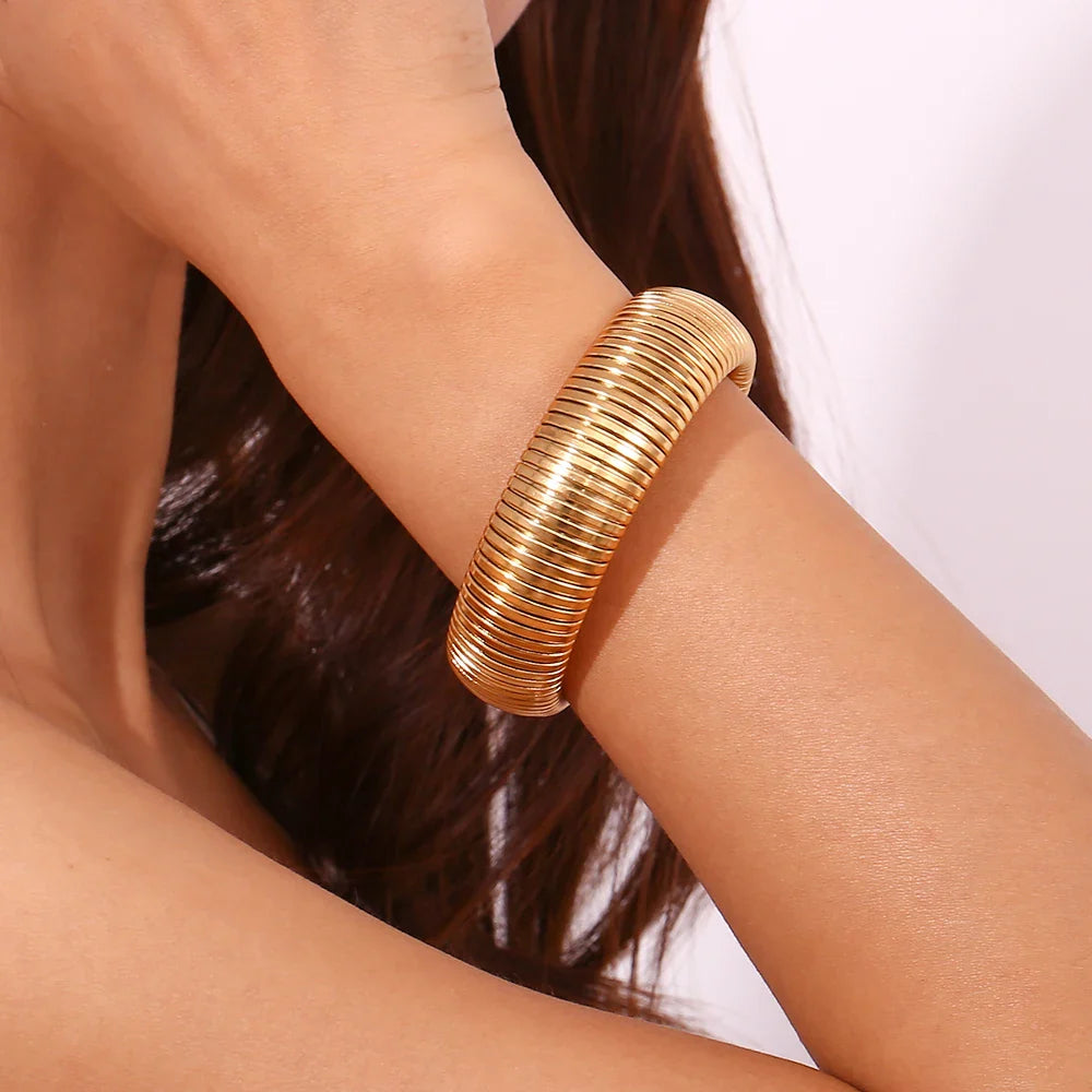 Elegante Brazalete de Acero Inoxidable en Oro y Plata