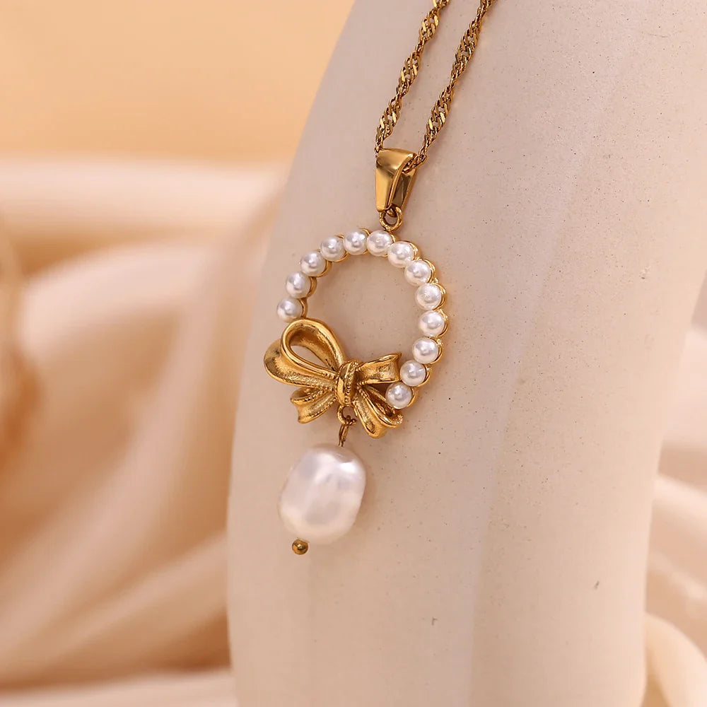 Pendientes Elegantes con Perlas y Borlas Chapadas en Oro