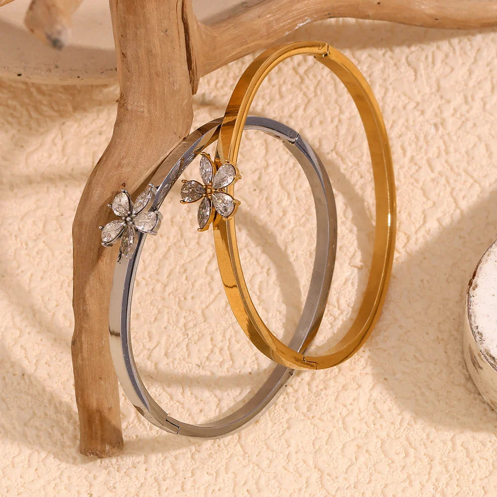 Pulsera de Flores con Diamantes de Imitación - Acero Inoxidable Chapado en Oro