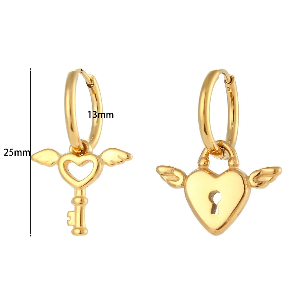 Pendientes Asimétricos con Cerradura de Corazón y Ángel