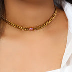 Elegante Collar con Colgante de Circón y Cadena Dorada