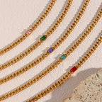 Elegante Collar con Colgante de Circón y Cadena Dorada