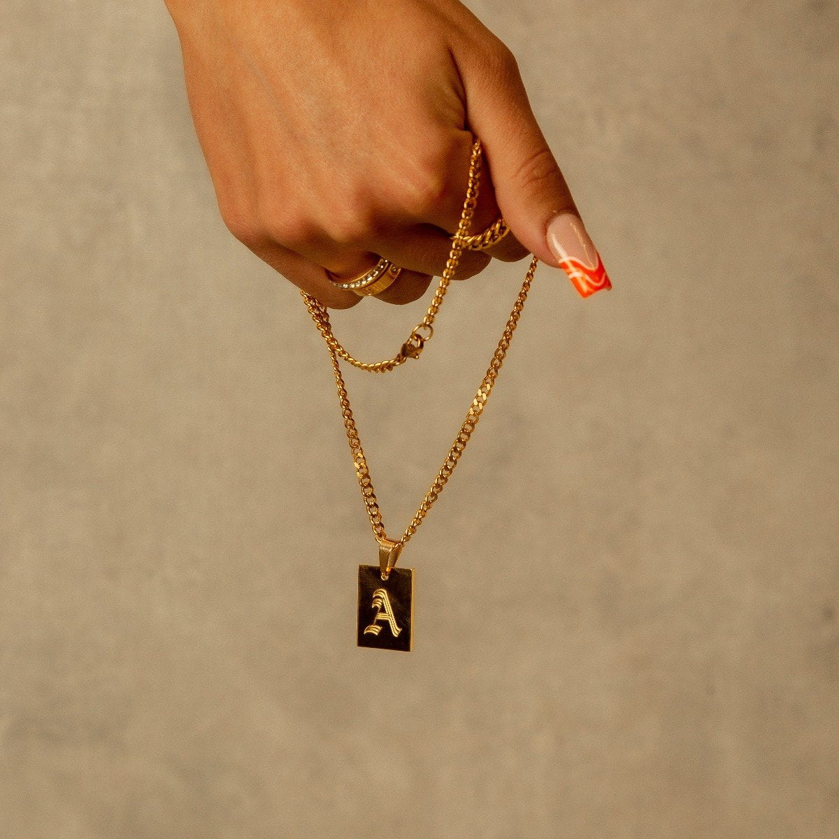 Collar Personalizado con Inicial en Estilo Vintage - Dorado